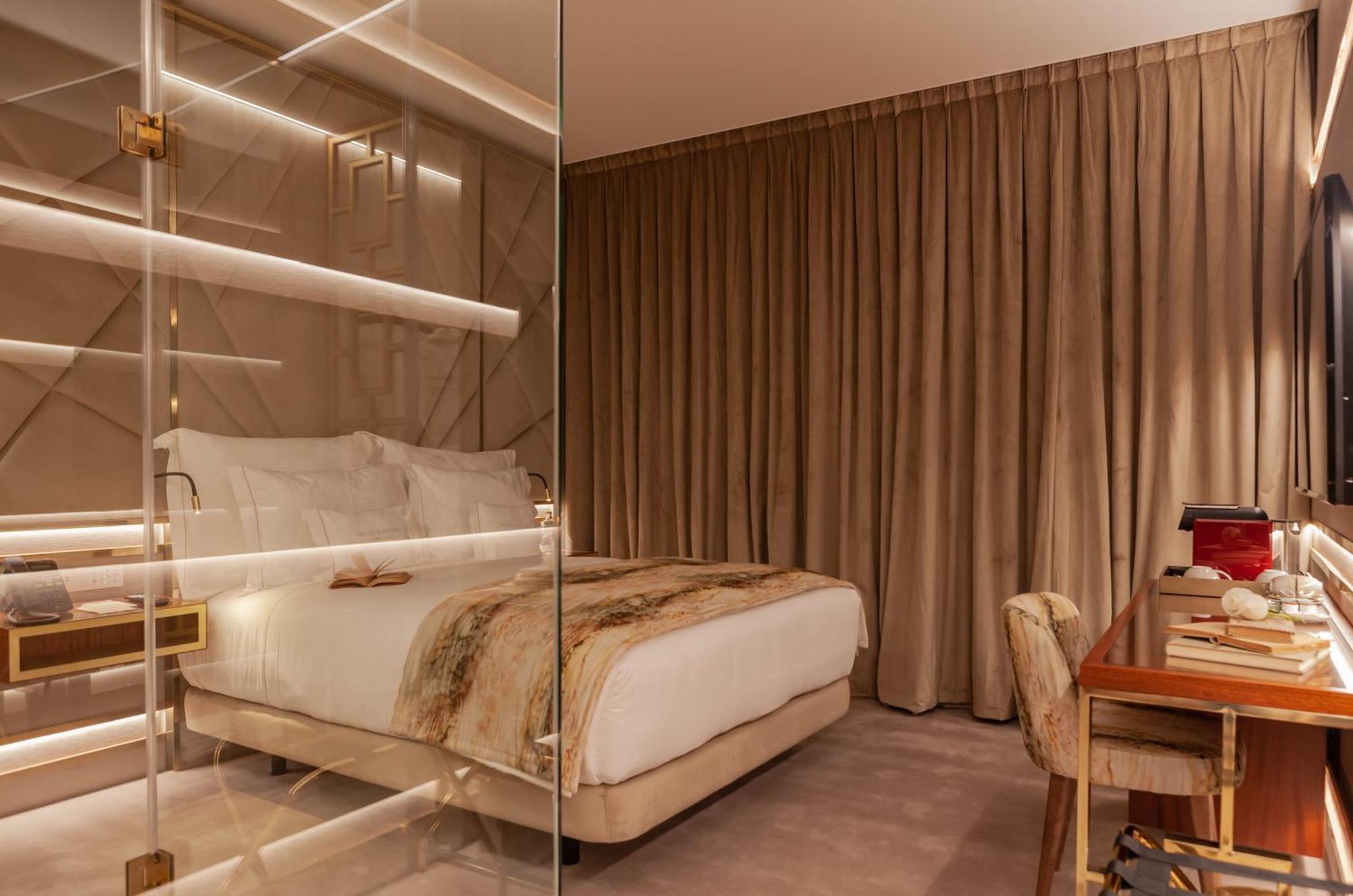 Wine & Books Hotel